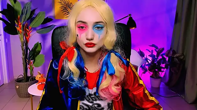 olivianorton online show from October 31, 2:57 pm