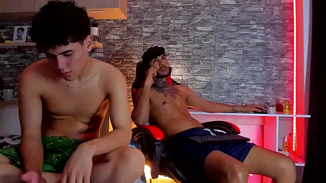 Snapshot of Theimperialboys_ chatting on June 3, 11:42 pm Theimperialboys online show from June 3, 11:42 pm