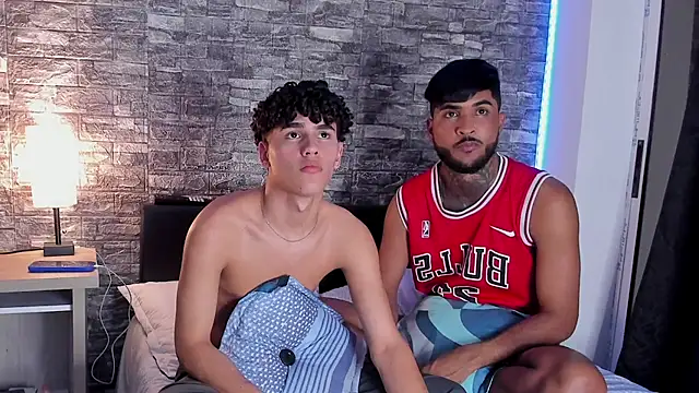 Snapshot of Theimperialboys_ chatting on November 3, 2:28 am Theimperialboys online show from November 3, 2:28 am