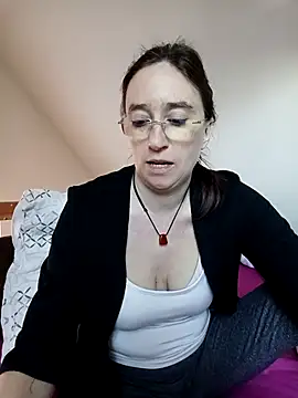 Sophierob1 online show from April 14, 7:02 am
