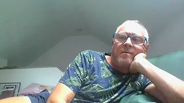 Snapshot of naughtygrandad1 chatting on June 27, 9:15 am naughtygrandad1 online show from June 27, 9:15 am