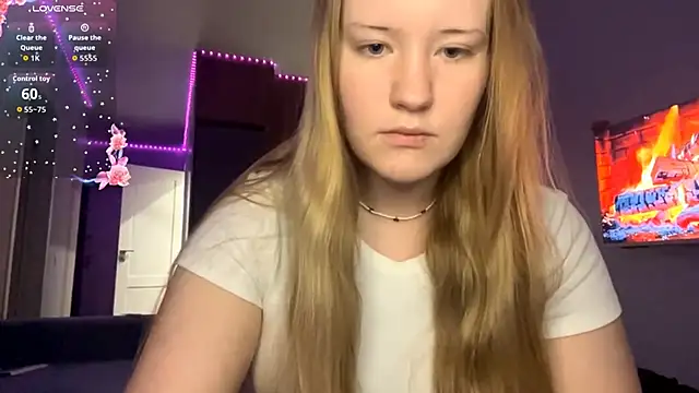 PandaFluff online show from April 18, 9:26 pm