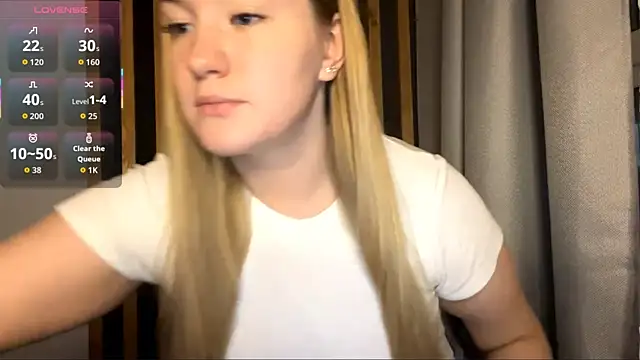 PandaFluff online show from October 28, 4:39 pm