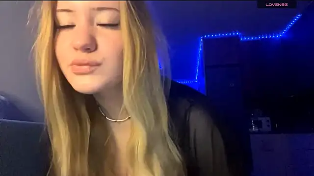 PandaFluff online show from December 16, 4:22 pm