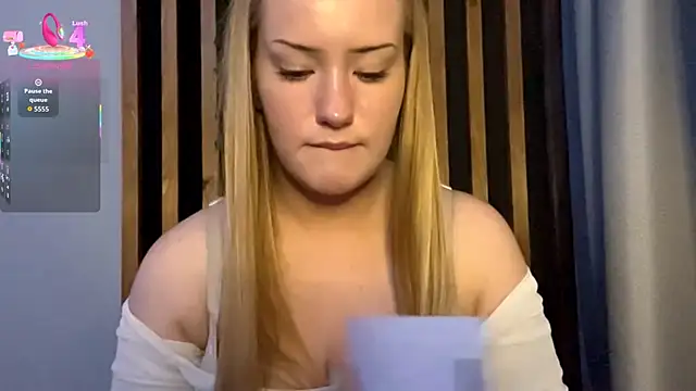 PandaFluff online show from November 3, 6:33 pm