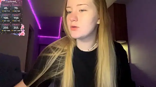 PandaFluff online show from April 13, 6:23 pm