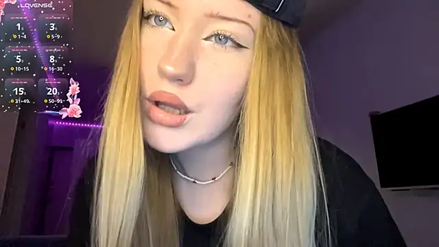 PandaFluff online show from April 17, 5:49 pm