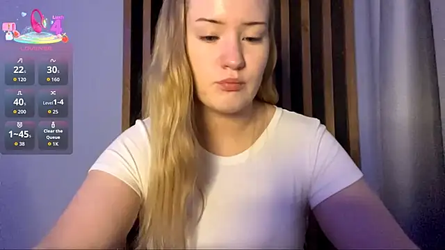 PandaFluff online show from November 10, 4:23 pm