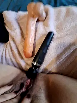 Snapshot of elisaelisa12 chatting on February 18, 6:44 am elisaelisa12 online show from February 18, 6:44 am