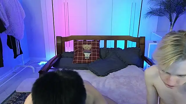 saintlauren1 online show from November 27, 7:14 pm