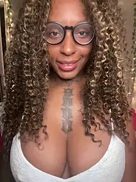 MistiSavannah online show from April 27, 1:03 am