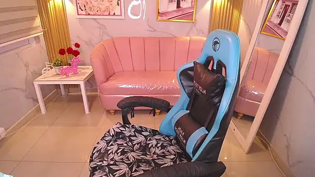 angel09 a  online show from December 19, 12:40 pm