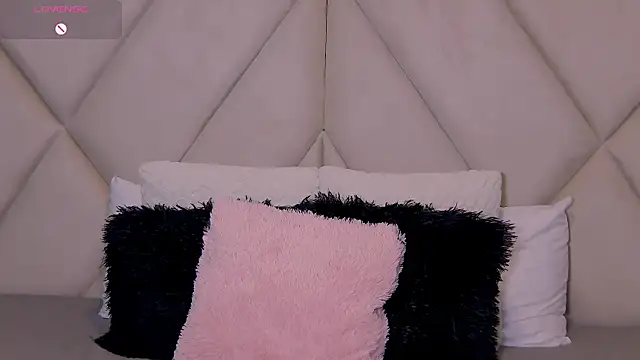 Snapshot of CharlotteeBrownn chatting on October 8, 5:42 am CharlotteeBrownn online show from October 8, 5:42 am