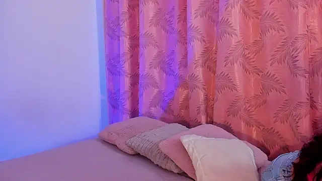 riley bensongh online show from February 14, 9:04 pm