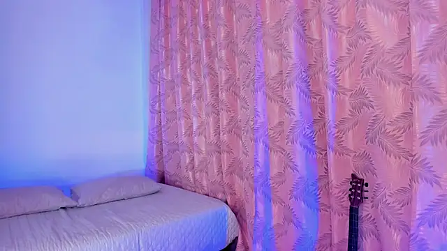 Snapshot of riley_bensongh chatting on November 9, 10:36 pm riley bensongh online show from November 9, 10:36 pm