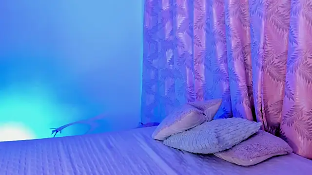 Snapshot of riley_bensongh chatting on November 5, 10:35 pm riley bensongh online show from November 5, 10:35 pm