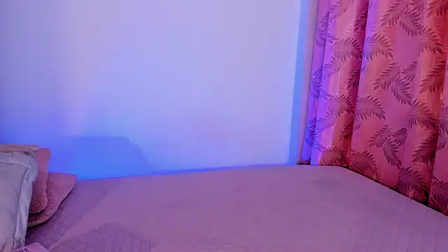 riley bensongh online show from February 6, 9:33 pm