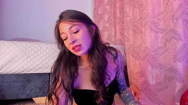 Snapshot of riley_bensongh chatting on November 4, 9:29 pm riley bensongh online show from November 4, 9:29 pm