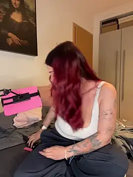 Snapshot of OliviaaFischer chatting on May 12, 6:58 pm OliviaaFischer online show from May 12, 6:58 pm