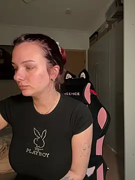 OliviaaFischer online show from April 10, 7:32 pm