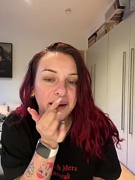 Snapshot of OliviaaFischer chatting on April 21, 6:14 pm OliviaaFischer online show from April 21, 6:14 pm