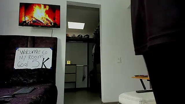 Snapshot of Andrew_Johnnson chatting on September 20, 5:51 pm Andrew Johnnson online show from September 20, 5:51 pm