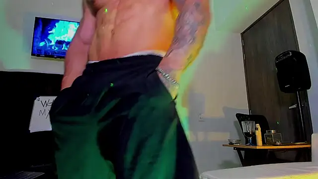 Snapshot of Andrew_Johnnson chatting on September 16, 6:09 pm Andrew Johnnson online show from September 16, 6:09 pm