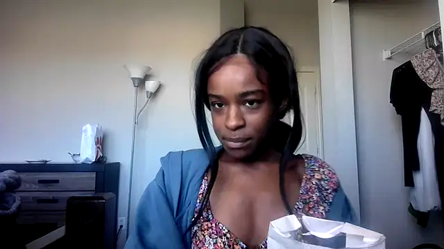 Snapshot of Marlowlovee chatting on October 13, 5:25 pm Marlowlovee online show from October 13, 5:25 pm