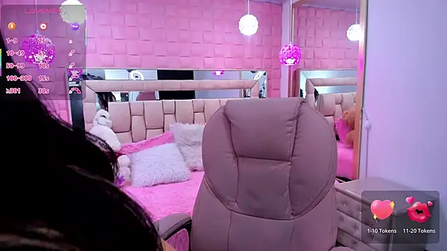  laaura  online show from November 13, 7:18 pm