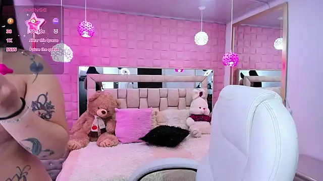  laaura  online show from March 3, 1:07 pm