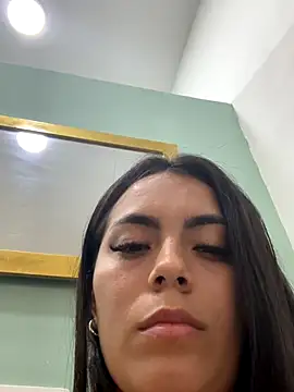 Snapshot of SaraMartinez_1 chatting on December 17, 10:15 pm SaraMartinez 1 online show from December 17, 10:15 pm