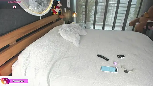 Snapshot of Sarajames chatting on June 24, 2:37 pm Sarajames online show from June 24, 2:37 pm