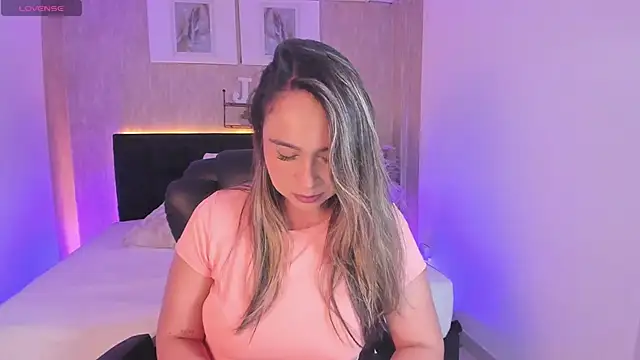 Snapshot of jessica_hotxxx chatting on November 12, 3:05 pm jessica hotxxx online show from November 12, 3:05 pm