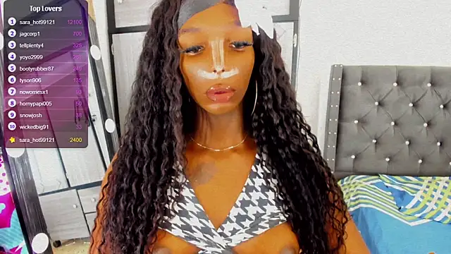 Snapshot of Sara_hot12112 chatting on October 28, 8:46 am Sara hot12112 online show from October 28, 8:46 am