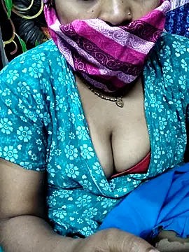 Snapshot of Love_Cream chatting on February 17, 6:49 pm Love Cream online show from February 17, 6:49 pm