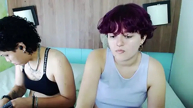 Snapshot of JadeAndJess_ chatting on September 24, 1:28 pm JadeAndJess online show from September 24, 1:28 pm