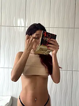 Snapshot of FadaPerigosa chatting on December 2, 4:41 pm FadaPerigosa online show from December 2, 4:41 pm