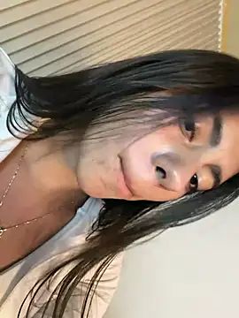 Snapshot of LilybethGray chatting on June 11, 11:02 pm LilybethGray online show from June 11, 11:02 pm
