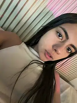 Snapshot of LilybethGray chatting on June 28, 1:01 am LilybethGray online show from June 28, 1:01 am
