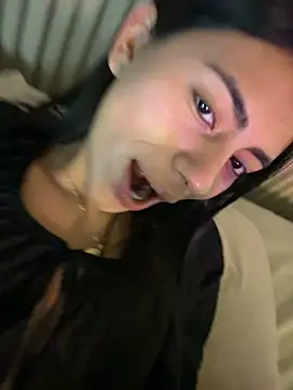 Snapshot of LilybethGray chatting on June 25, 1:03 am LilybethGray online show from June 25, 1:03 am