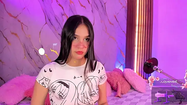 Emmiicute online show from November 3, 8:23 pm