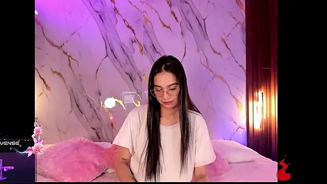 Emmiicute online show from February 18, 8:27 pm