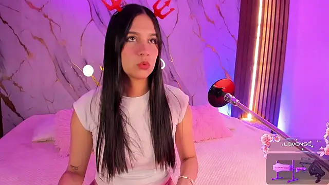 Emmiicute online show from November 2, 8:47 pm