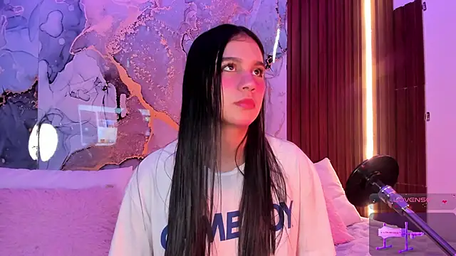 Emmiicute online show from October 16, 1:30 pm