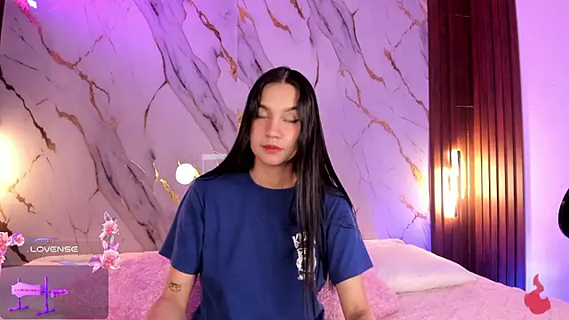 Emmiicute online show from February 19, 8:28 pm