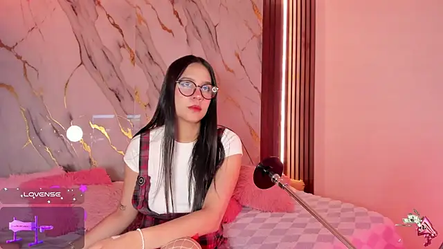 Emmiicute online show from September 21, 8:25 pm