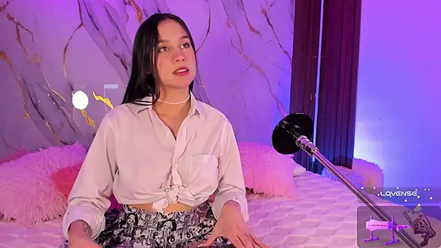 Emmiicute online show from November 30, 8:31 pm