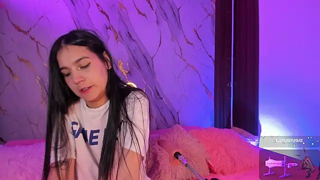 Emmiicute online show from December 20, 9:06 pm