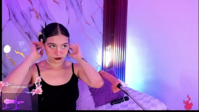 Emmiicute online show from March 27, 8:21 pm