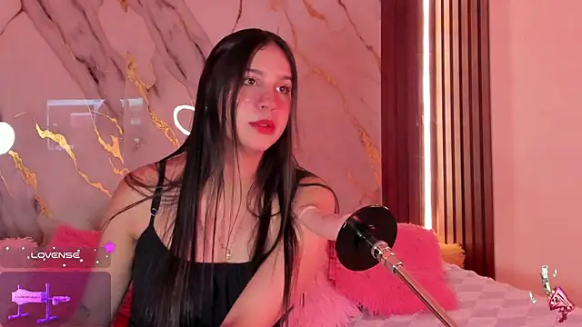 Emmiicute online show from September 20, 8:25 pm